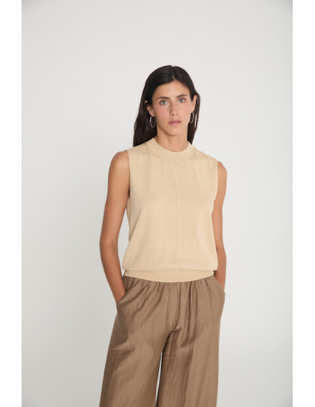 TOP CON ESCOTE REDONDO