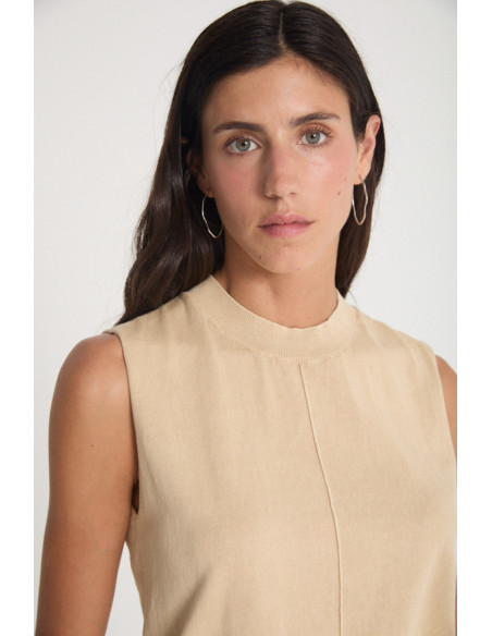 TOP CON ESCOTE REDONDO