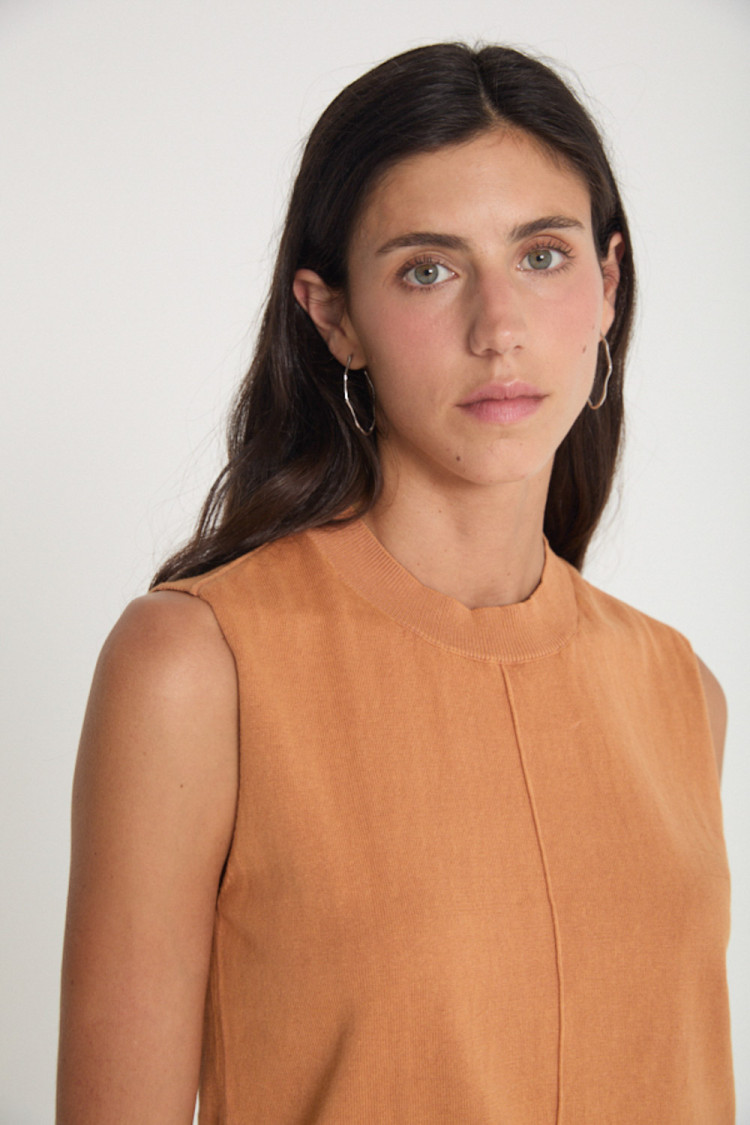 TOP CON ESCOTE REDONDO 2