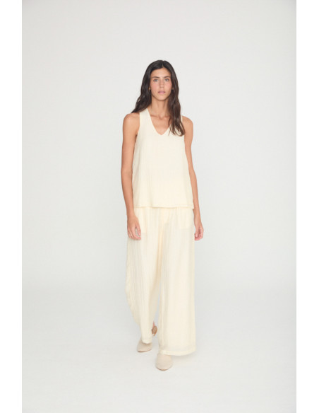 TOP SIN MAGAS CON ESCOTE PICO