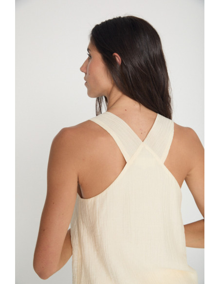 TOP SIN MAGAS CON ESCOTE PICO