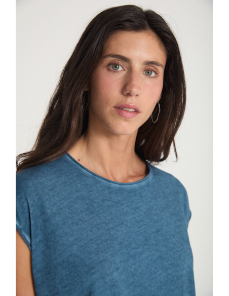 CAMISETA CON ESCOTE REDONDO
