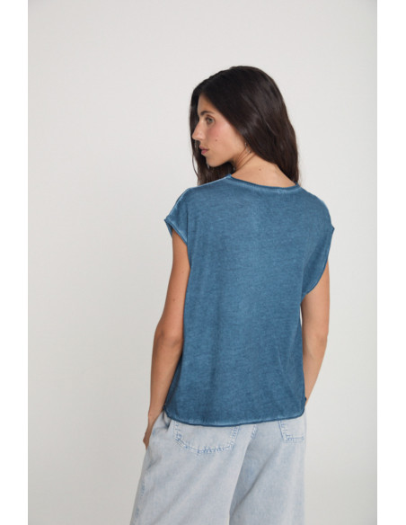 CAMISETA CON ESCOTE REDONDO