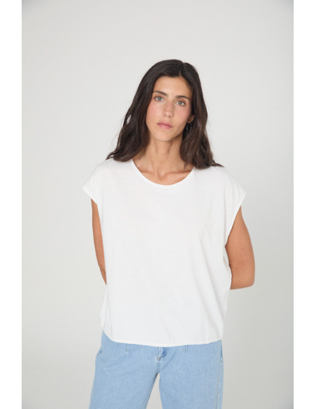 CAMISETA CON ESCOTE REDONDO