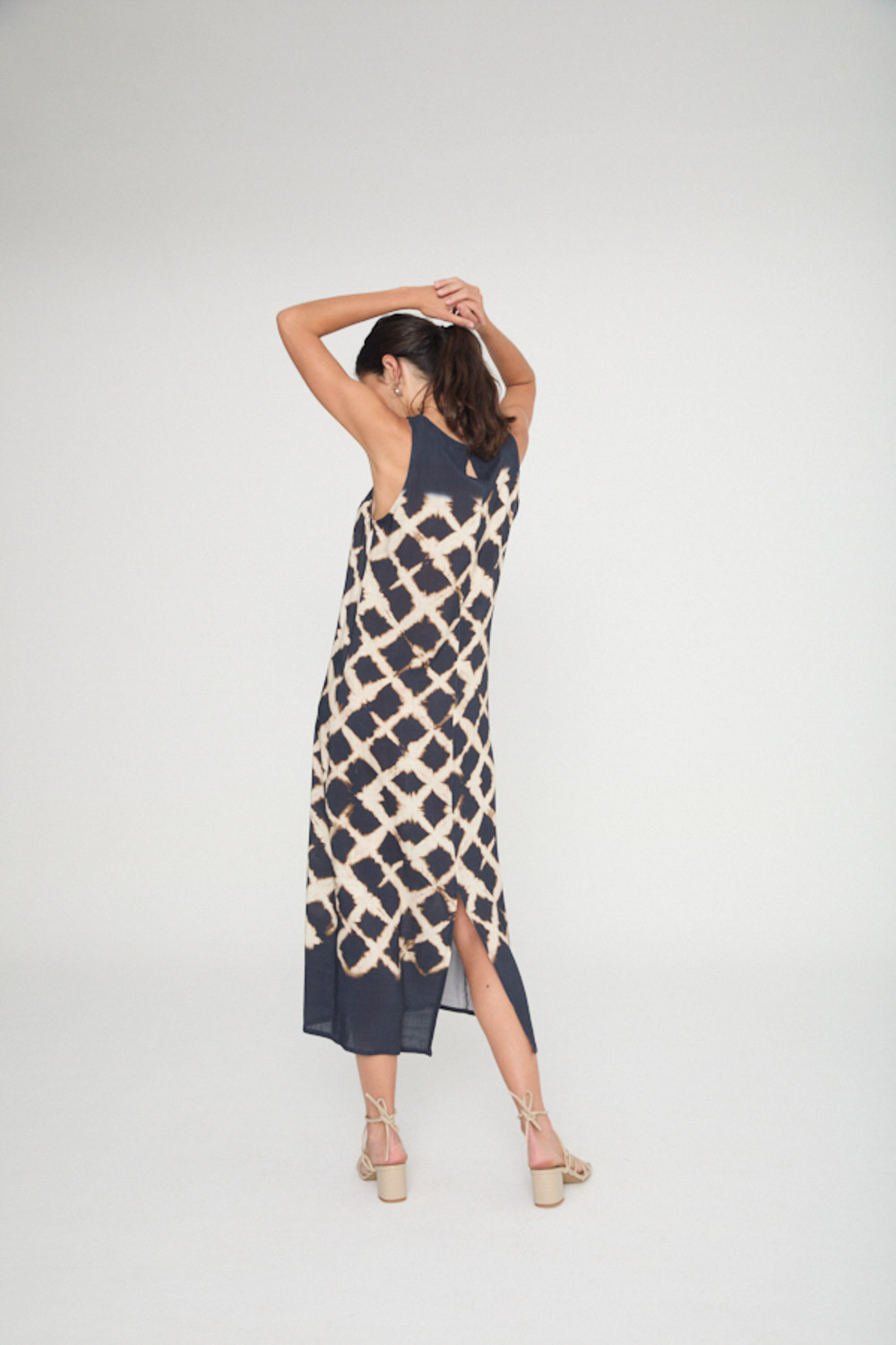 VESTIDO CON PLIEGUE EN EL HOMBRO