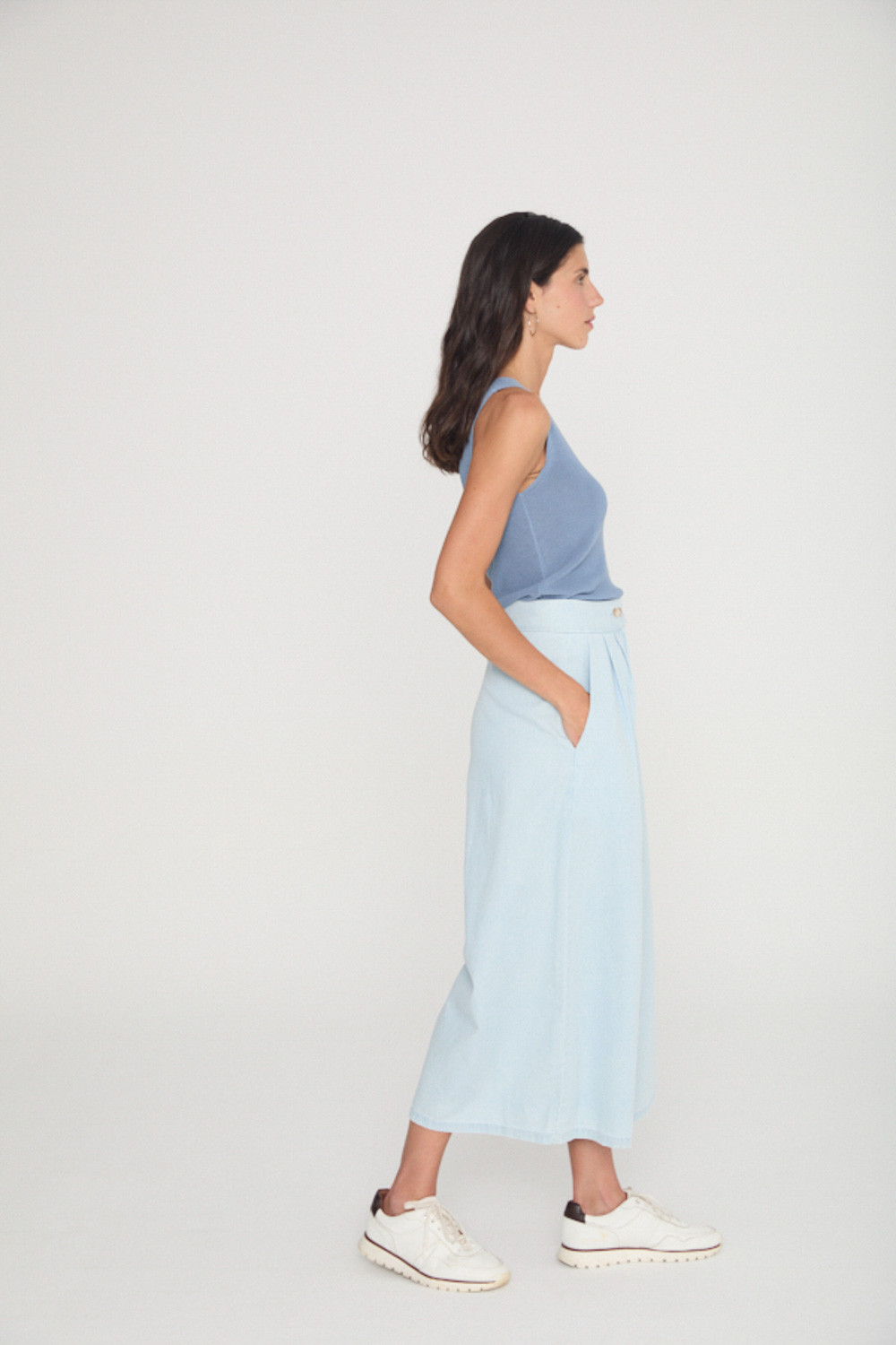 PANTALÓN  CON PINZAS