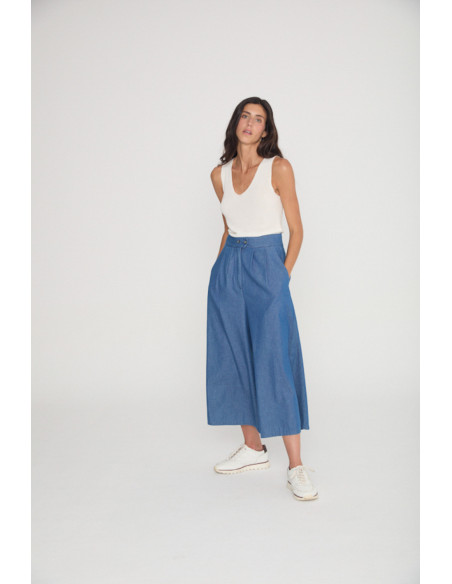 PANTALÓN  CON PINZAS