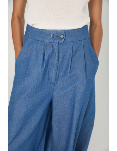 PANTALÓN  CON PINZAS