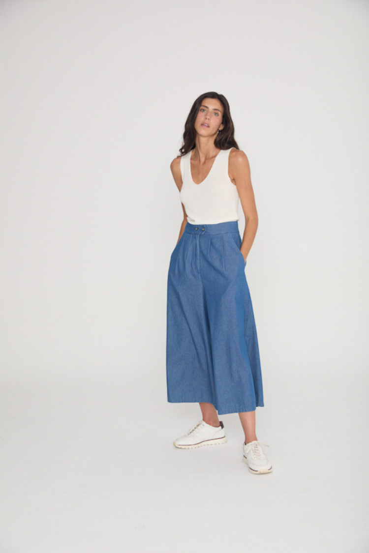 PANTALÓN  CON PINZAS