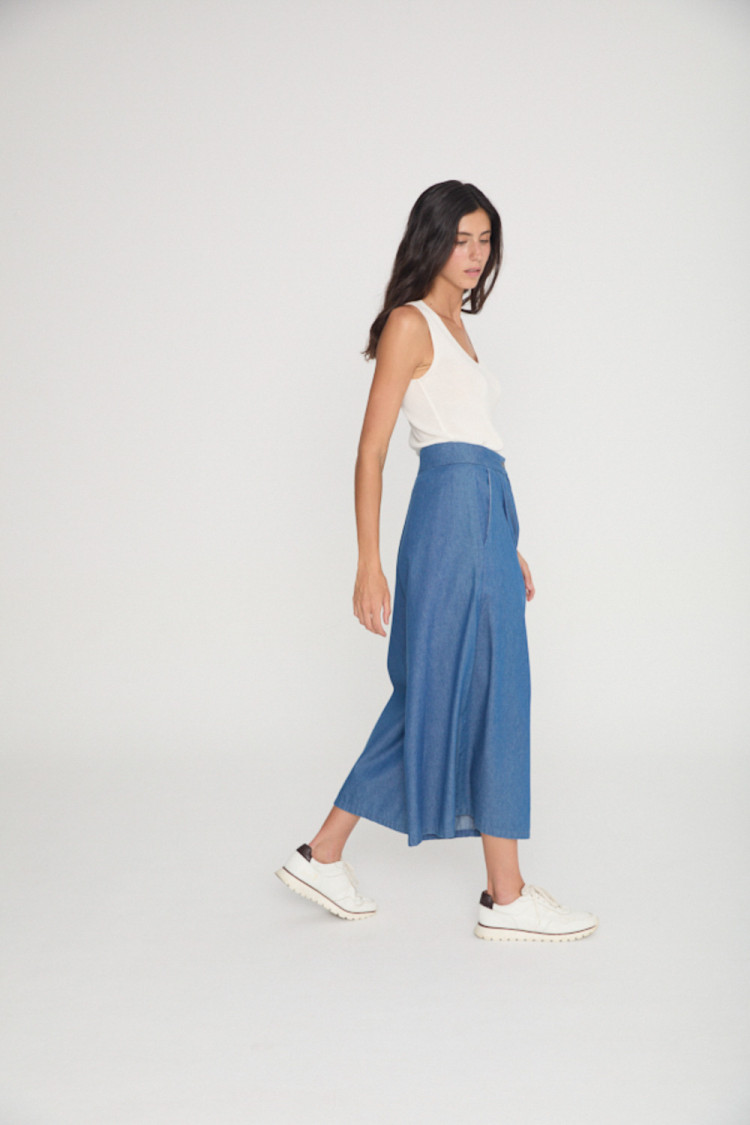 PANTALÓN  CON PINZAS 2